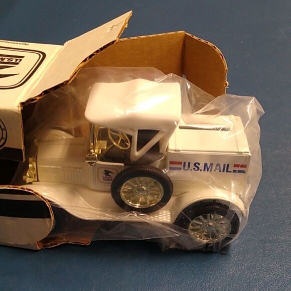 Ertl 1918 Runabout US Mail Bank Model 1988 1/25 scale - Picture 1 of 5